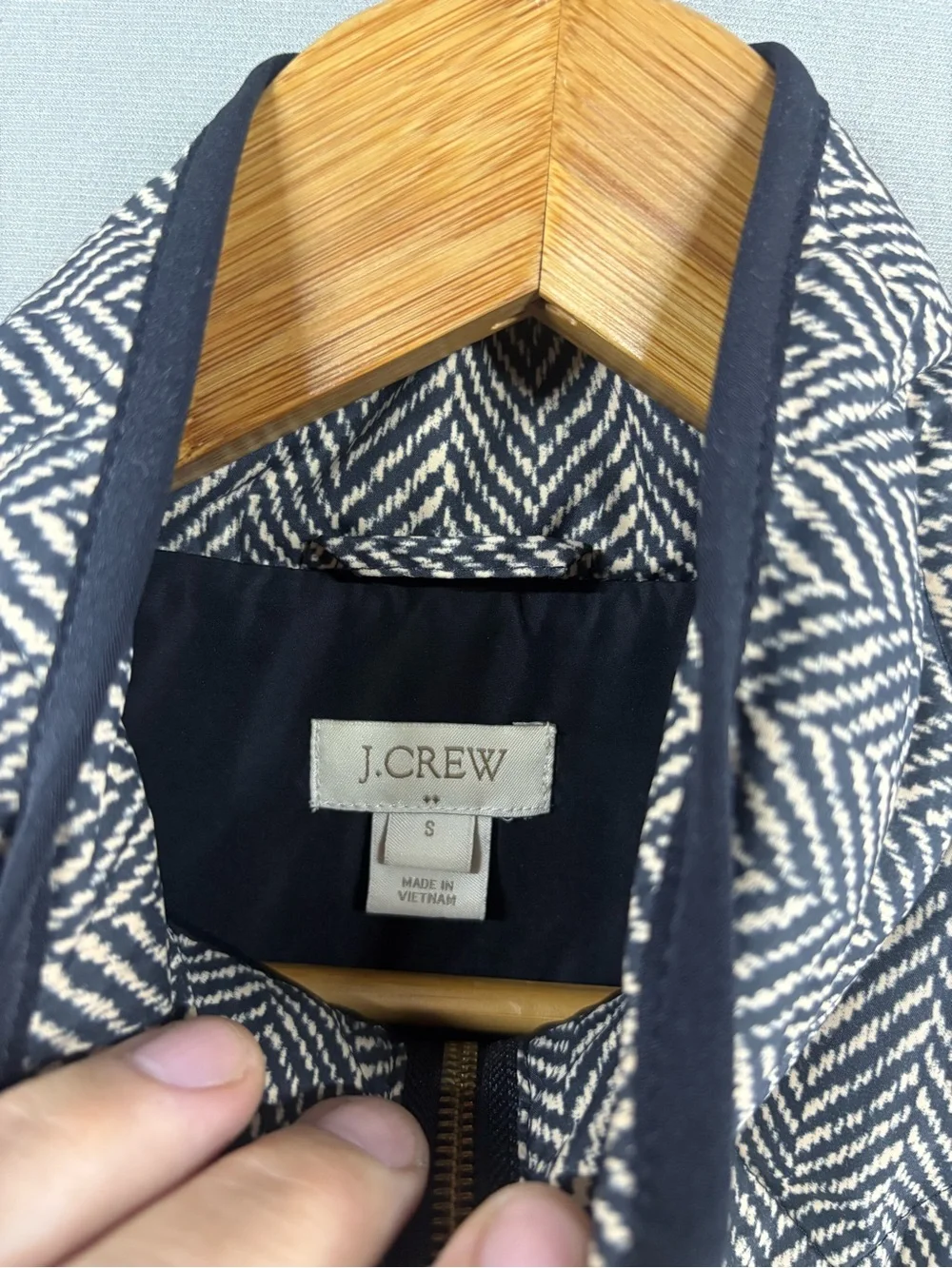 J Crew Vest Womens Small Gray Chevron Quilted Zip Outdoors Puffer Insulated